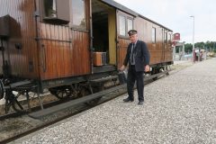 Gamle-kufferter-og-veterantog-hoerer-sammen-1024x683