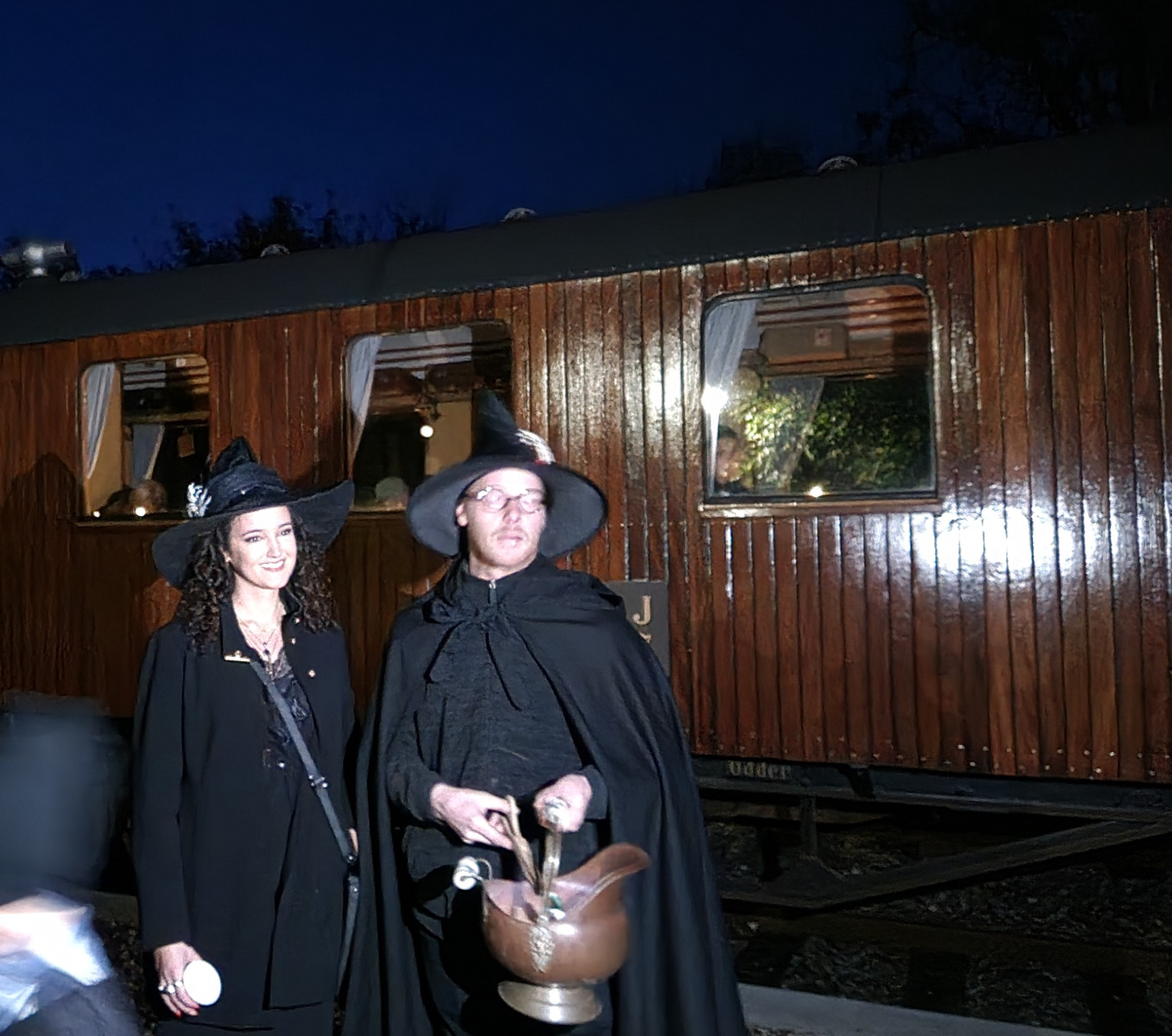 Troldkvinde-og-troldmand-i-Handest.-Foto-Louise-Rosenkilde-3