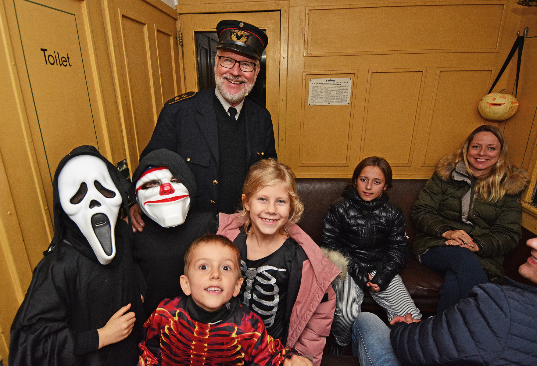 Hoej-stemning-i-Halloween-toget-AsgerChristiansen